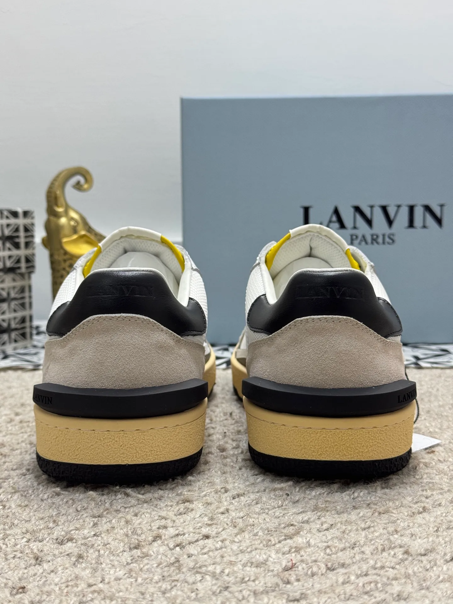 Men's men's shoes 💰520 [New style] 🦈🦈lanvin #LANVIN spring and summer series new colors ❤️‍🔥The latest lace-up fashionable casual Forrest Gump running shoes~bumpr high-quality couple 👫 series!! The latest trendy products of the season. Many bloggers have planted grass and purchased the original molds for customization. The uppers are nubuck leather. They are very versatile, fashionable and casual, and are comfortable to wear on the feet. Recommended! The original molds have clear logo rubber bottoms, which are non-slip and wear-resistant. Size: Female 36~40 Male 38-44 (45 customized